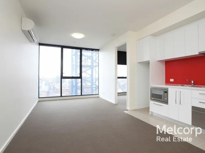 SPACIOUS APARTMENT ON LEVEL 18 WITH FABULOUS CITY VIEWS 