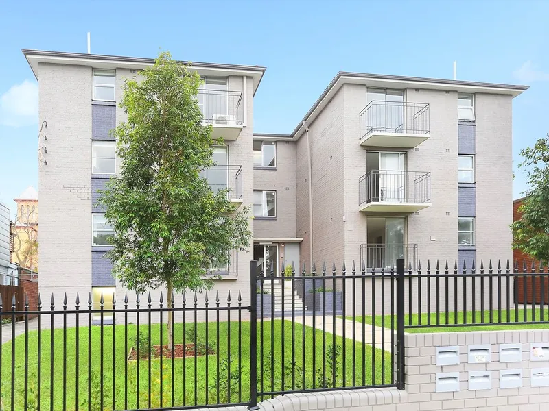 SUPERB APARTMENT NESTLED AWAY IN NEWTOWN