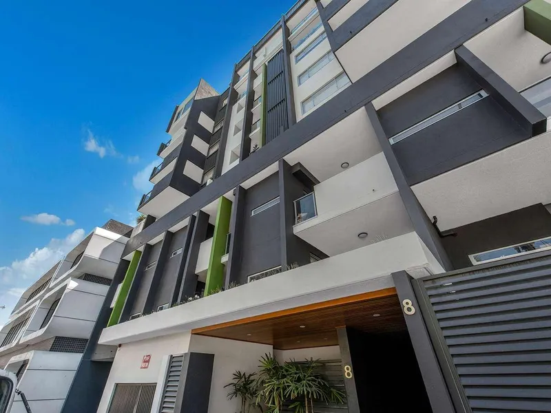 Great Location! Perfect 2 Beds 2 Baths 1 car park in Hopscotch Apartment
