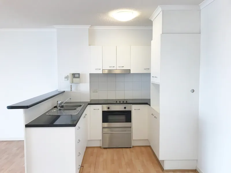 Fully air conditioning, newly painted Two bedroom apartment with great aspect and view