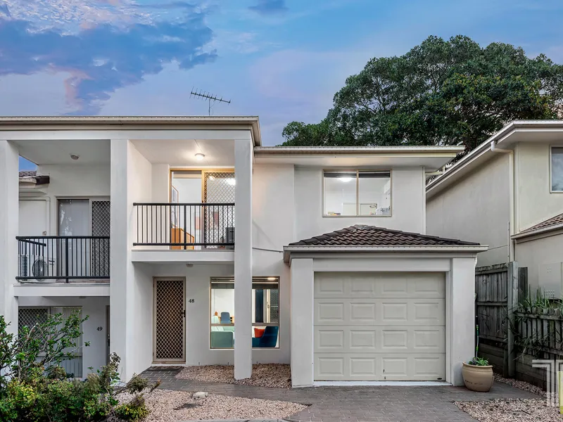 Stylish Townhome in Mansfield Primary and High School Catchments.
