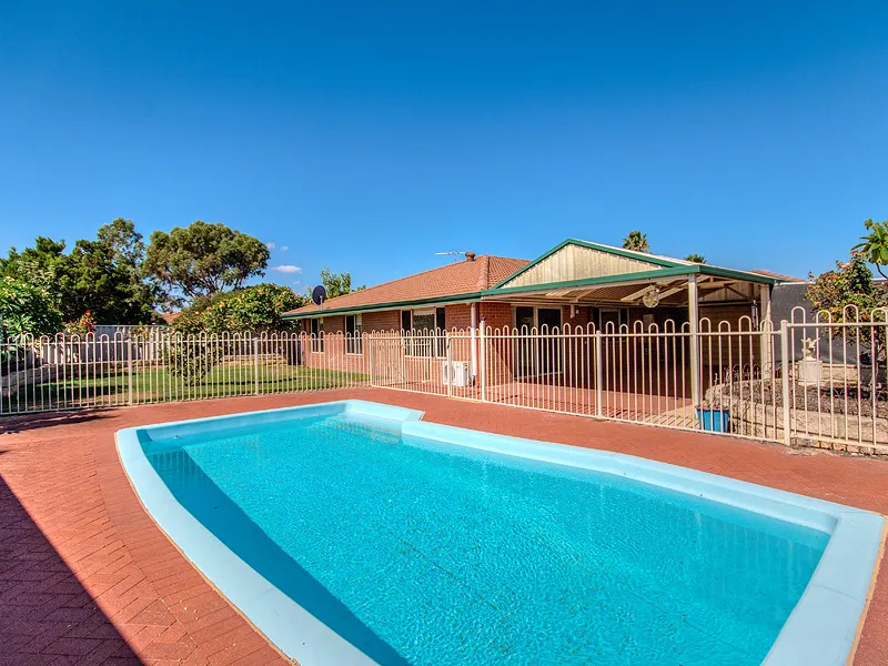 BIG FAMILY HOME ON A BIG 803sqm BLOCK, PLUS POOL!