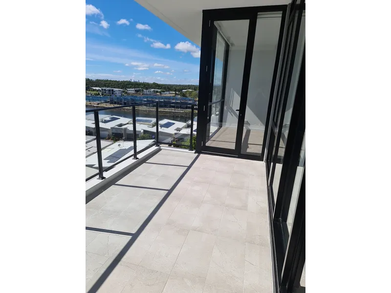 Near new luxury 2-bedroom apartment!