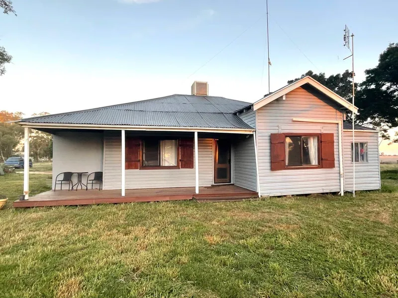 Ray White Parkes- 6862 1900