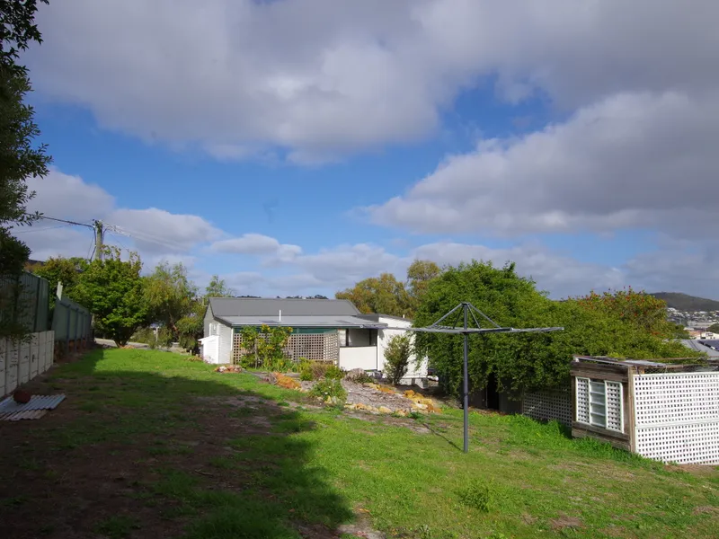 Cosy Unit in Great Location!!