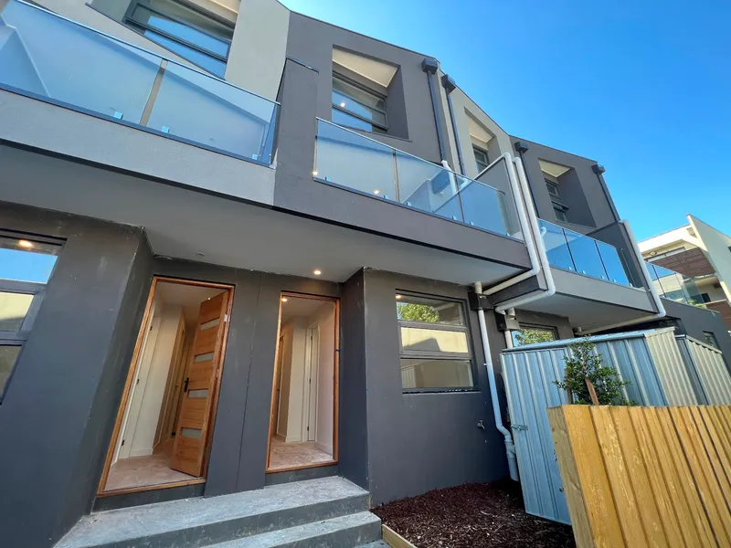 2 Bedrooms plus Formal Study (or 3rd Bedroom) Modern Townhouse, Designed for easy Living!