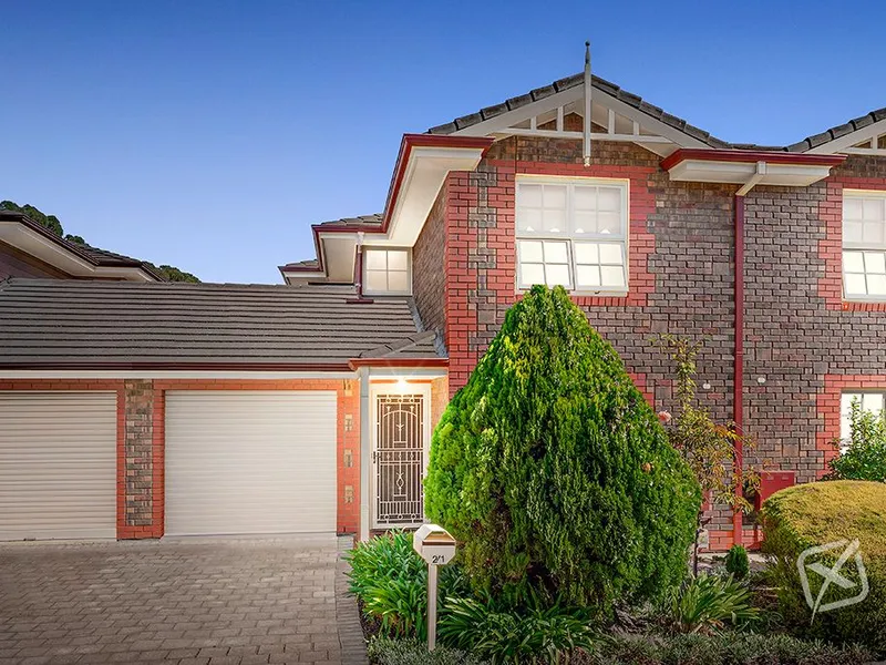 Gorgeous Townhouse in a Desirable Location!
