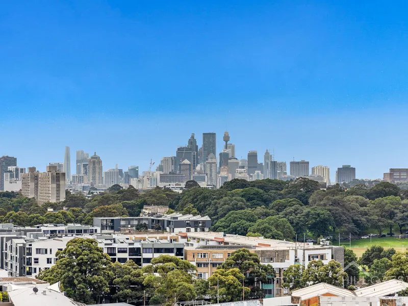 PRESTIGIOUS LOCATION, ICONIC LANDMARK, PREMIER SKY RESIDENCE WITH PANORAMIC CITY VIEWS