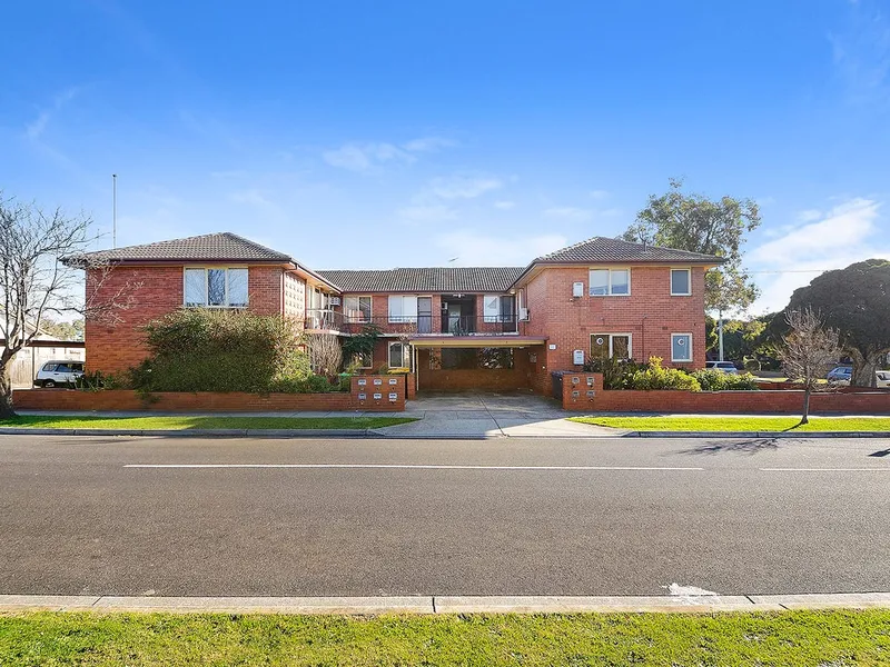 “Stroll to Murrumbeena Shops”