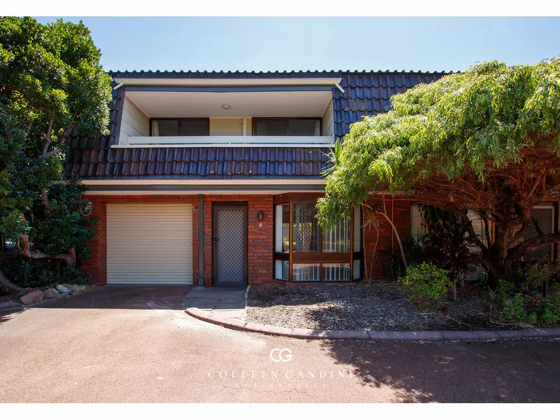TOWNHOUSE LIVING IN THE HEART OF APPLECROSS