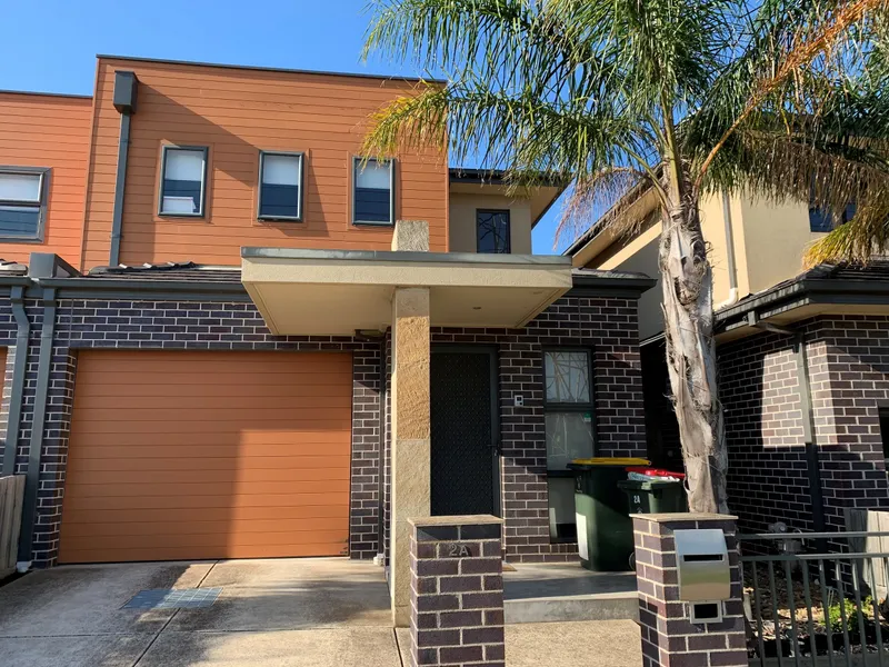 GREAT LOCATION  - MODERN TOWNHOUSE