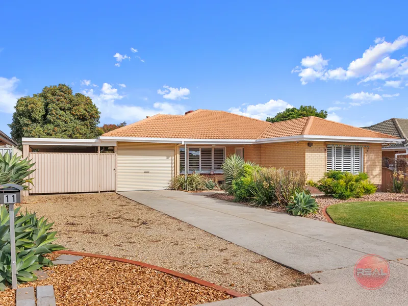 BEAUTIFULLY PRESENTED INSIDE & OUT - ENJOY THE BEACHSIDE LIFESTYLE HERE