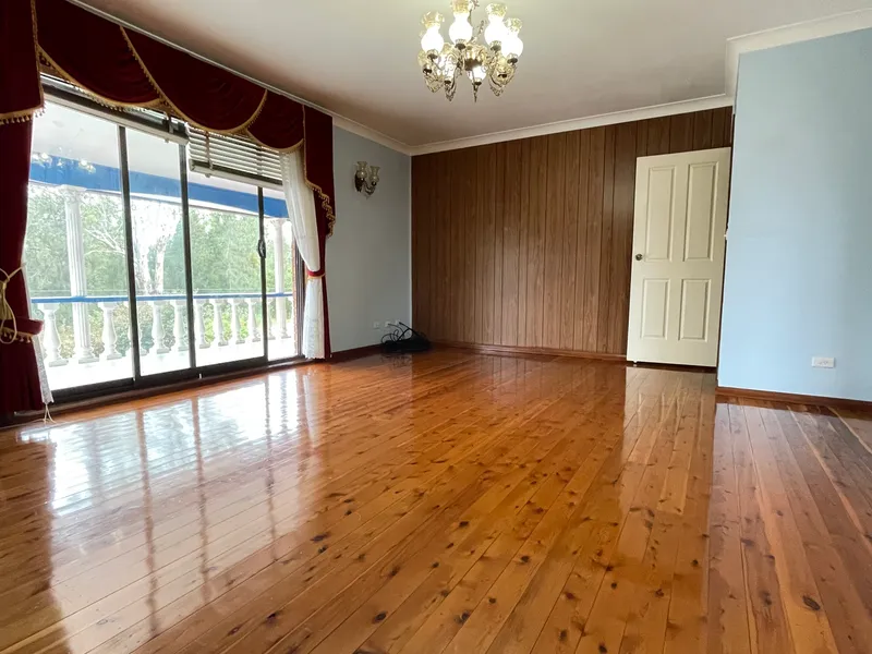 SLIPT HOUSE - CLOSE TO SCHOOL