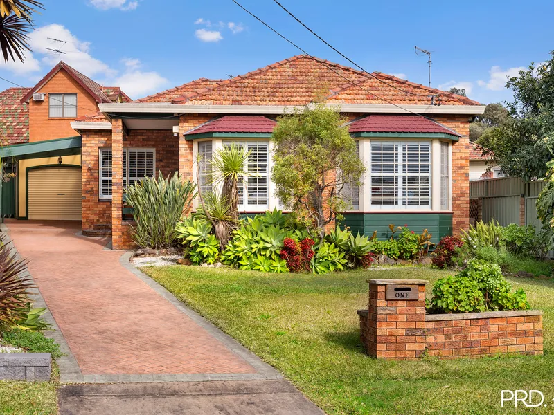 IMPECCABLY MAINTAINED HOME IN PREMIER CUL-DE-SAC LOCATION