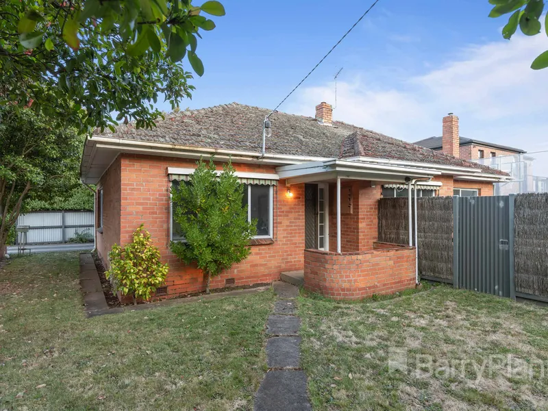 Prime Spot Opposite Victoria Park