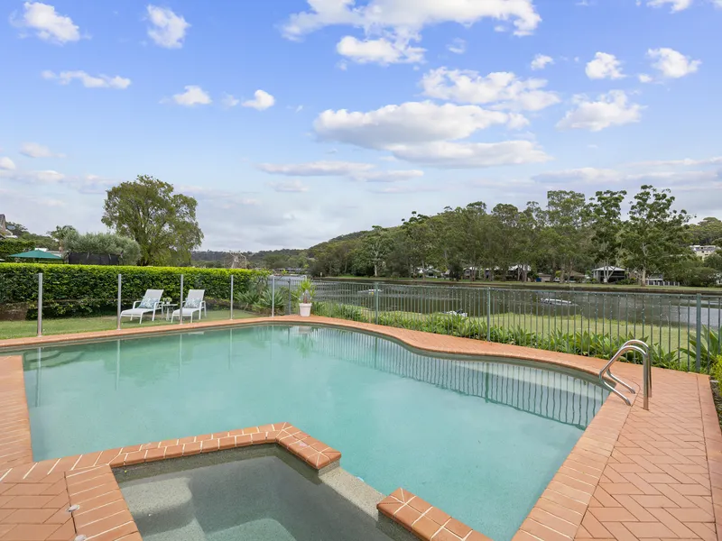 WORONORA WATERFRONT