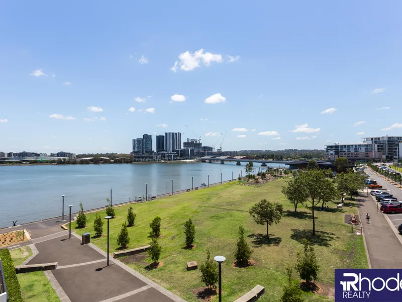 Stunning Water Front 2 Bedroom Apartment
