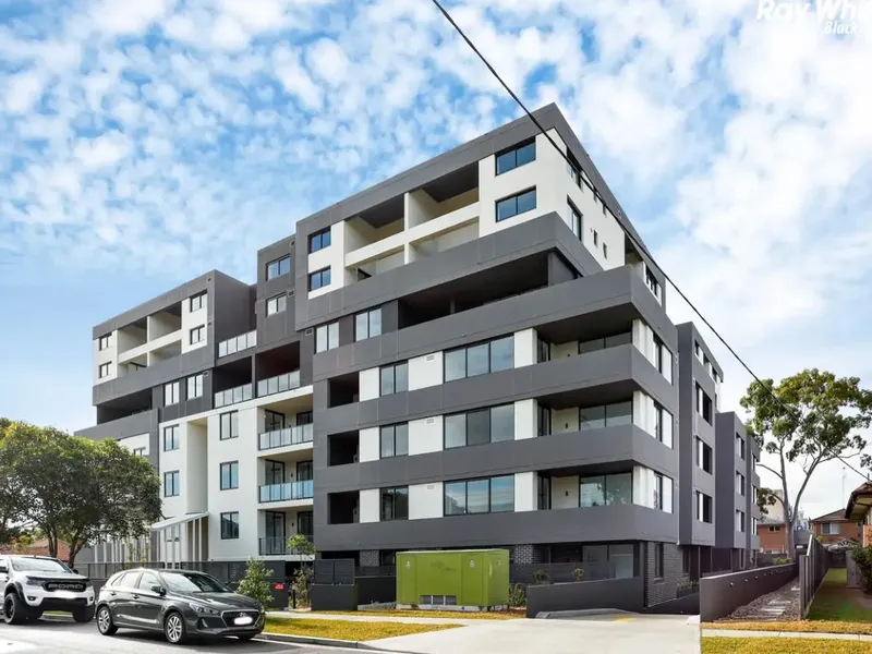 LUXURY AND MODERN LIVING !