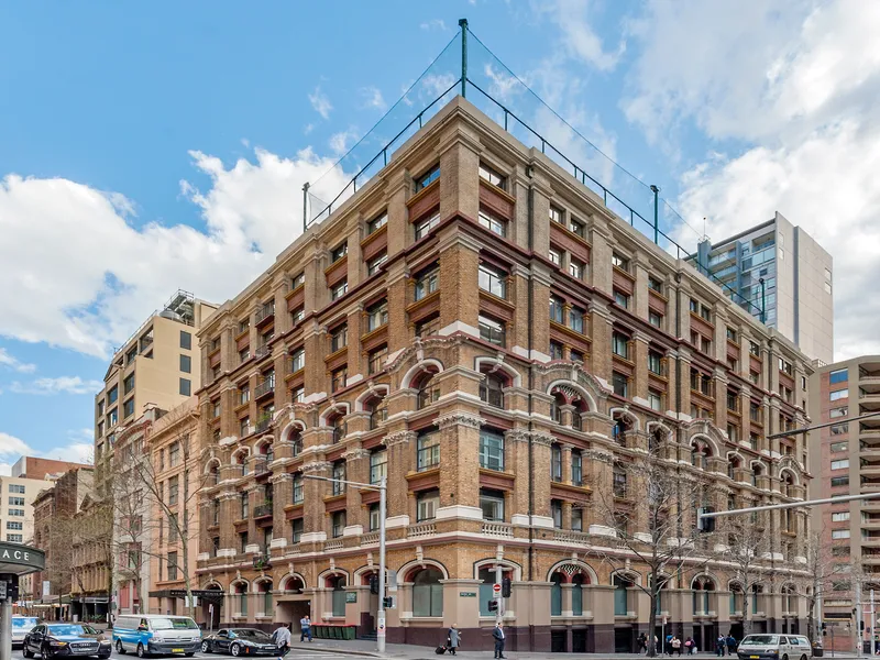 North Facing Apartment In Heritage- Listed Broughton House