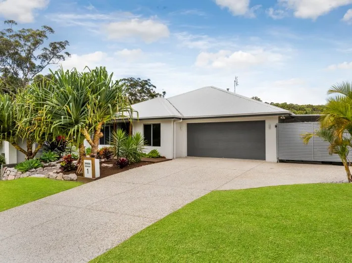 PERFECT 4 BEDROOM FAMILY HOME WITH SWIMMING POOL $790 PER WEEK