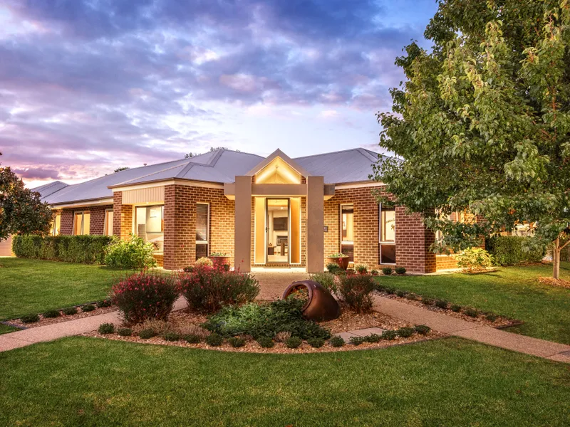 Four Bedrooms Plus Study & Inground Pool - Easternview Estate