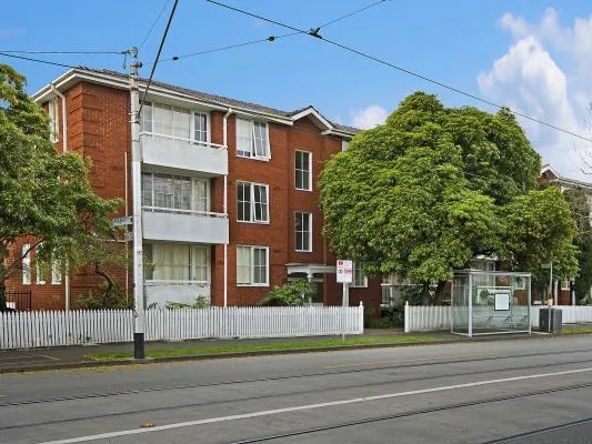 SPACIOUS TWO BEDROOM APARTMENT