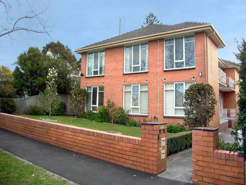 Nice & Clean Light Filled 3 Bedroom Ground Floor Apartment