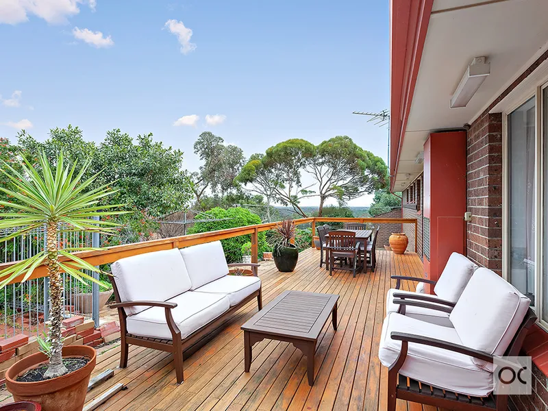 BIG CORNER BLOCK WITH GRANNY FLAT & VIEWS