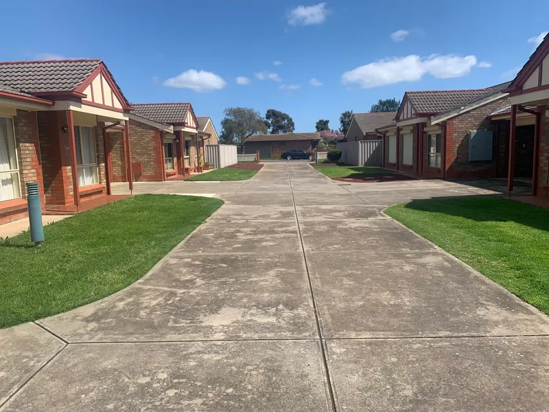 Nicely maintained detached unit, private + a secure back yard.