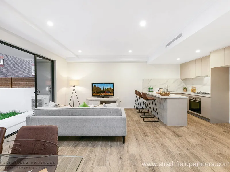 Supersize apartment with Private courtyard 