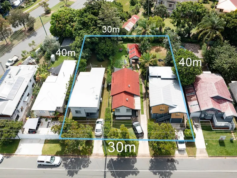 EAST OF OXLEY – 200m from Sutton Beach – 1,221m2