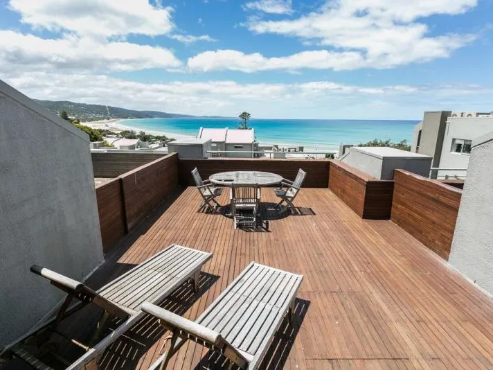 LUXURY LORNE PENTHOUSE - GLORIOUS OCEAN VIEWS