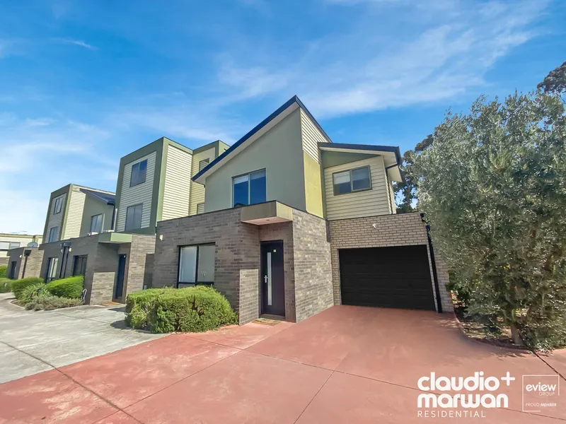 MODERN STUNNER TOWNHOUSE