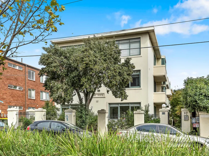 LIGHT FILLED RETREAT IN ST KILDA