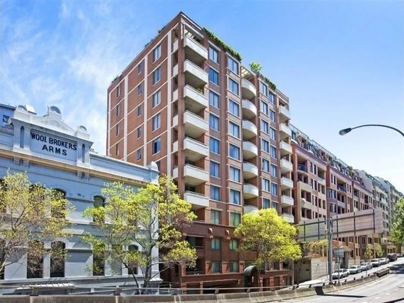 QUIET & CONVENIENCE IN DARLING HARBOUR WITH SECURE PARK