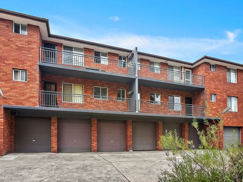 SUNNY MIDDLE FLOOR UNIT
