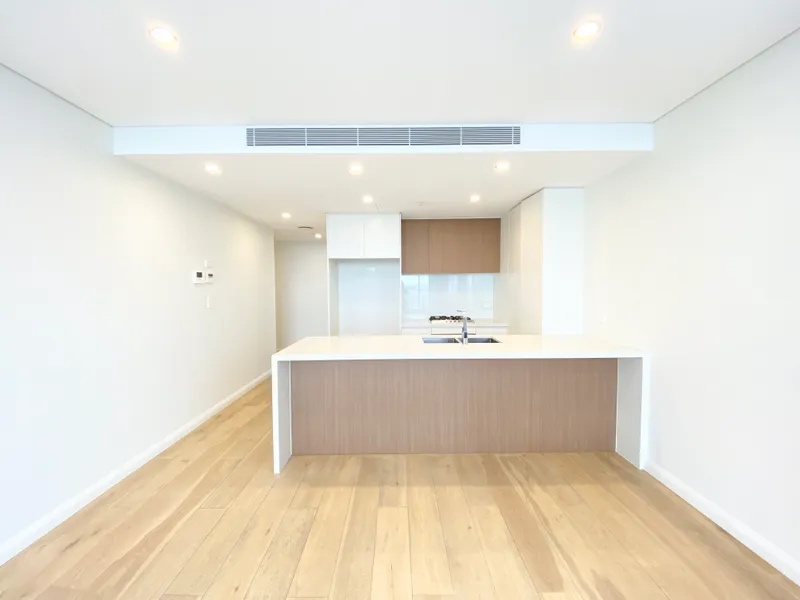 Spacious two bedroom apartment overlook Cahill Park