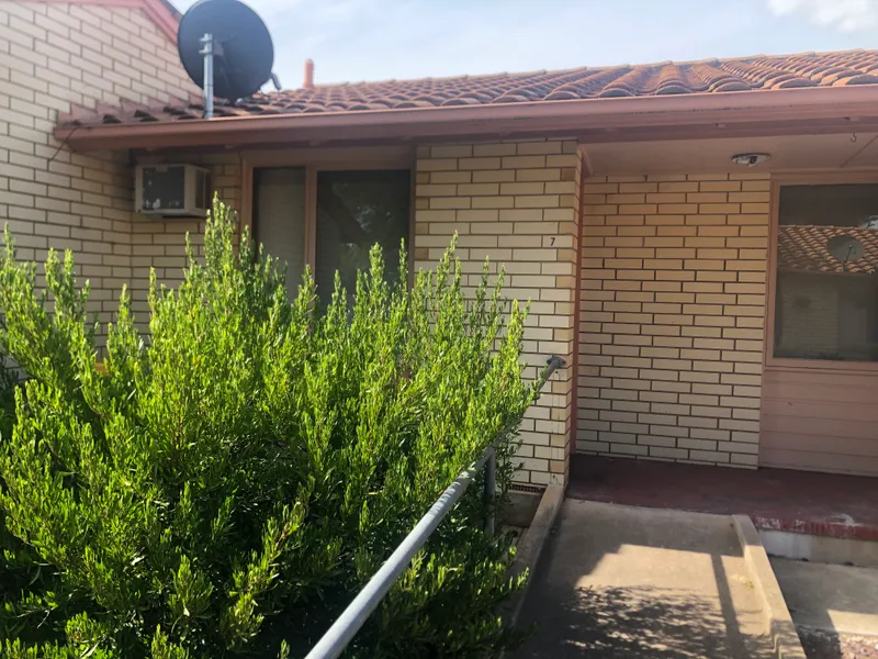 RENOVATED 1 BEDROOM UNIT