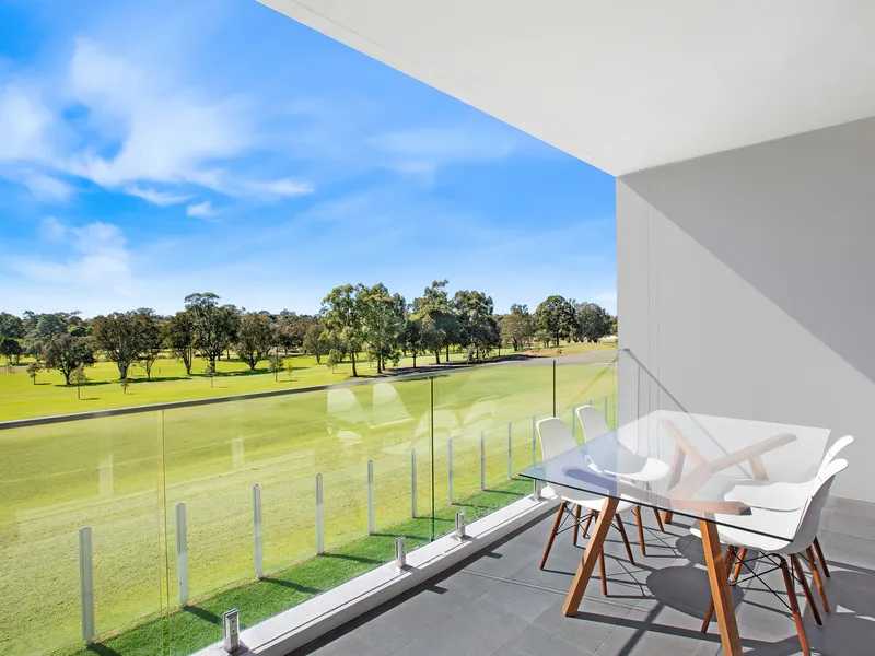 Spacious Apartment Overlooking Golf Course