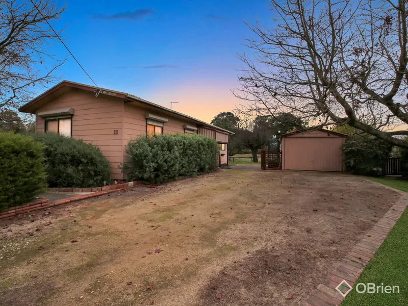 Uncover the potential on 1.5 acres!