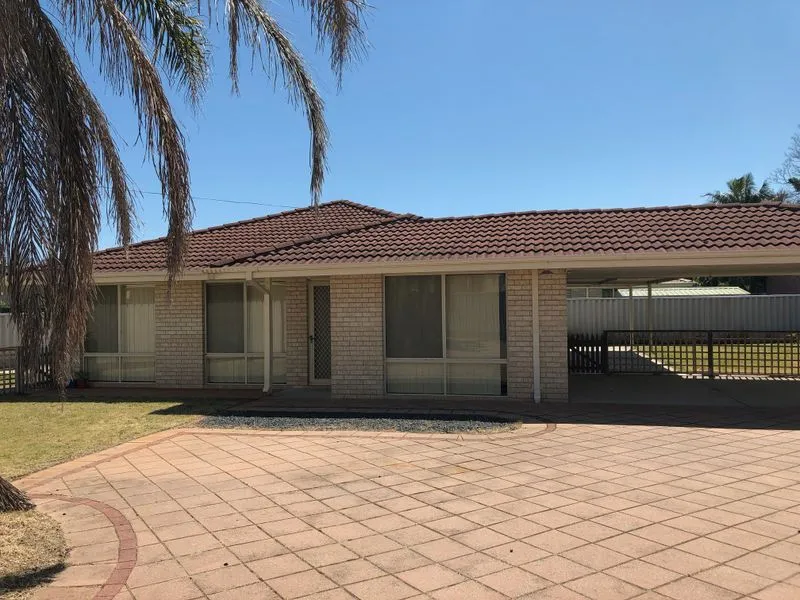 CONVENIENT LOCATION - CLOSE TO SCHOOLS, SHOPS AND CBD!