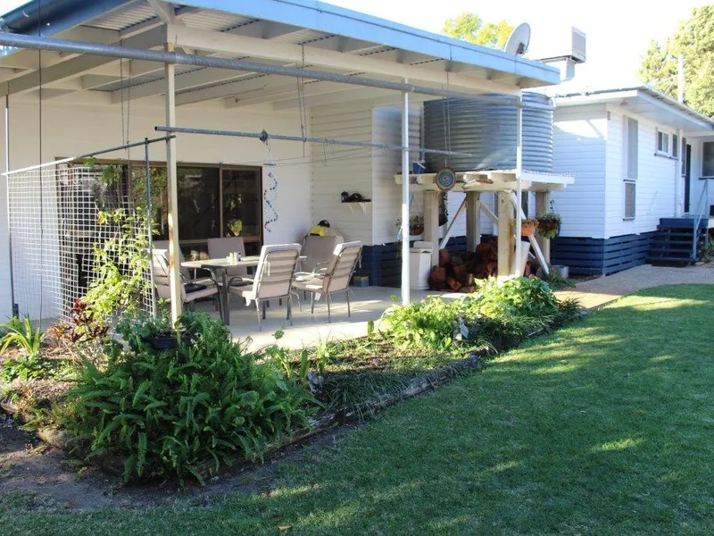 A Very Tidy 4 Bedroom Timber Home!!