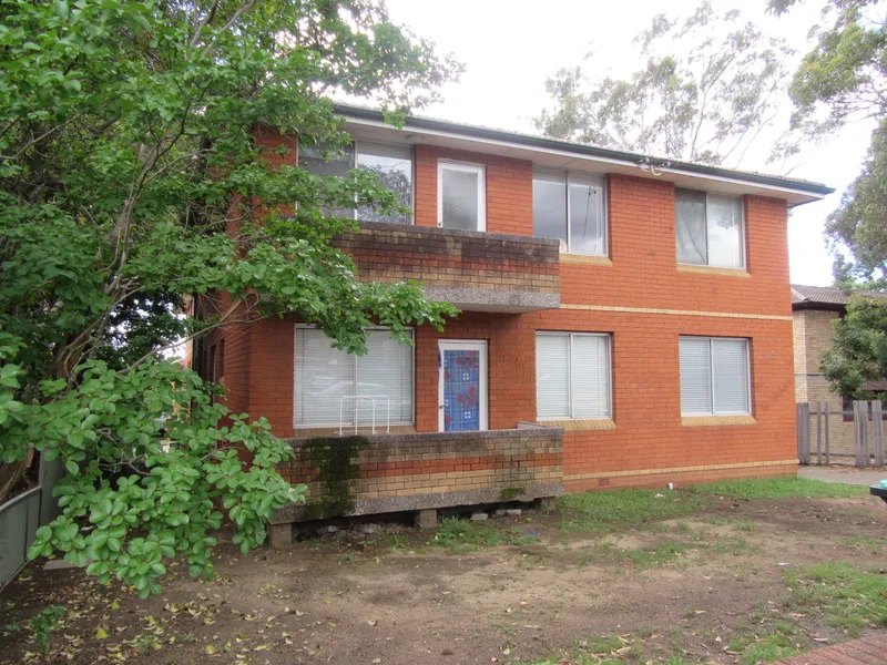 Well-Presented Top Floor Unit