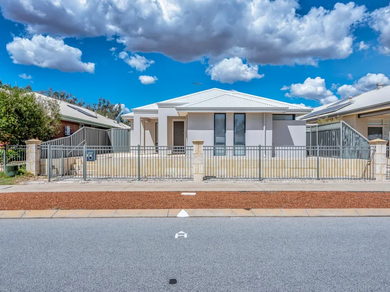 MODERN HOME/OPPOSITE PARKLANDS