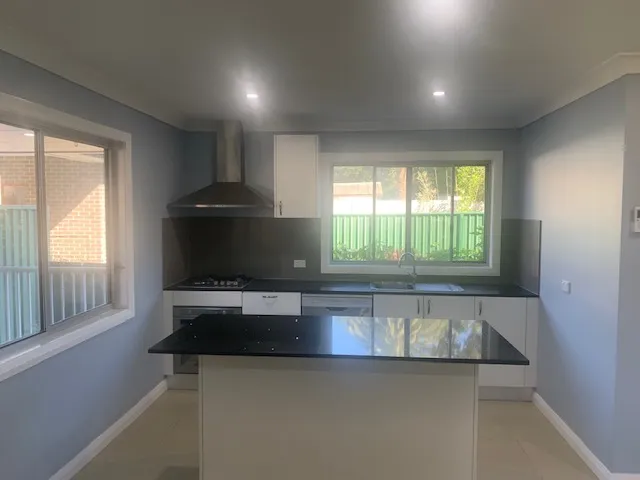2 BED GRANNY FLAT - WALK TO SEVEN HILLS STATION