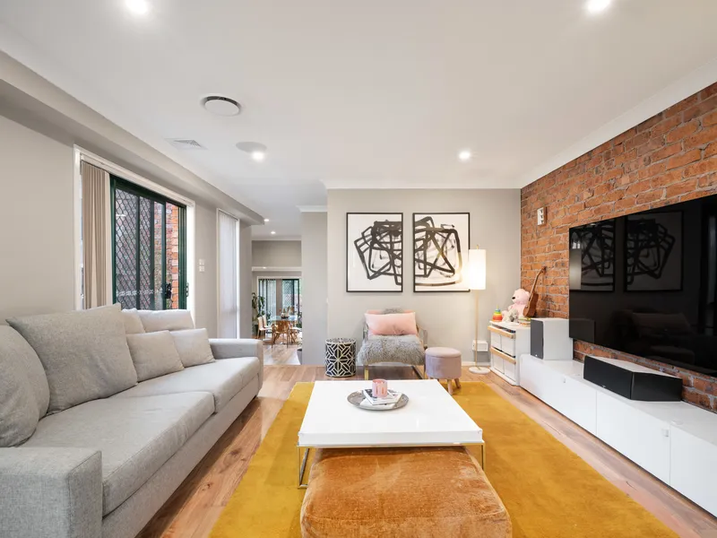 Quality two-level duplex of lifestyle convenience