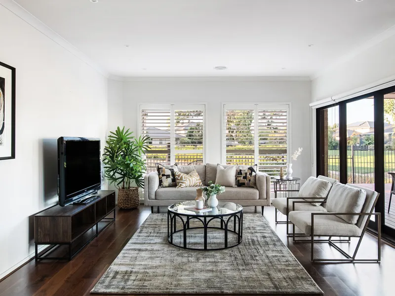 Entertainer's Delight In Parkland Setting