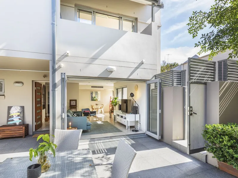 Freestanding residence in a boutique group of five individual courtyard homes @BALMAIN 2041