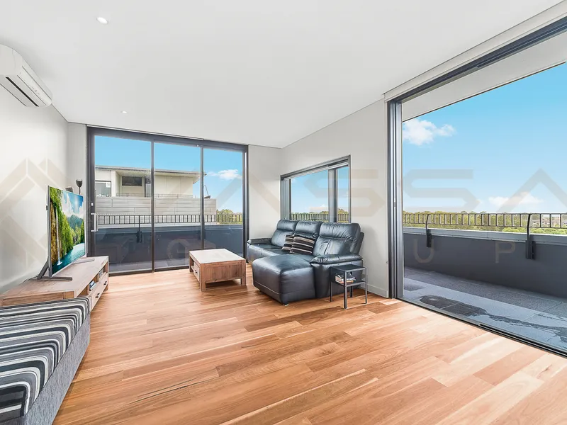 Luxury 3 Bedrooms Penthouse with Coastal View and Spacious Wrap Around Balcony