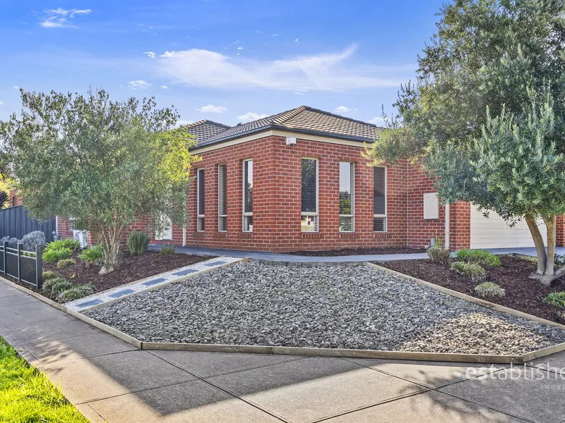 A corner block in a Prime location!